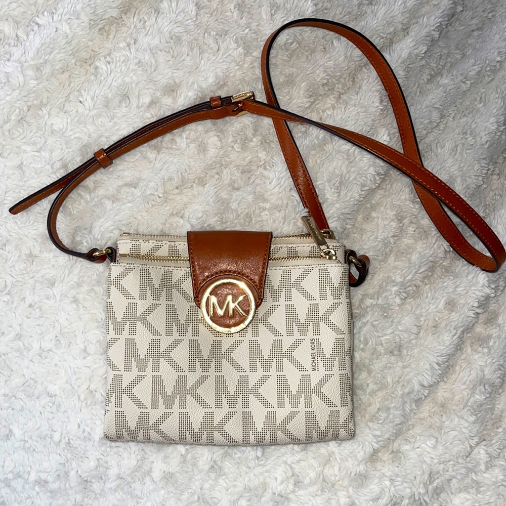 💗50% SALE💗 MICHAEL Michael Kors crossbody 🤍